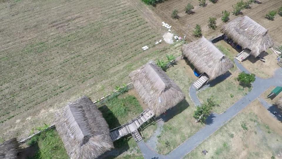 Vila Sunny Field Eco Stilt House Cat Tien Exteriér fotografie