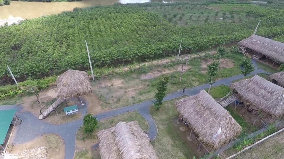 Vila Sunny Field Eco Stilt House Cat Tien Exteriér fotografie